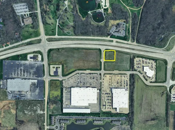 6561 42nd Avenue Dr, Moline, IL 61265