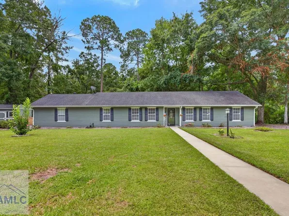 901 Queens Ct, Hinesville, GA 31313