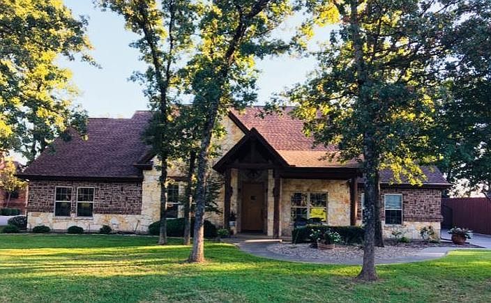 1st image of 120 Woodland Dr