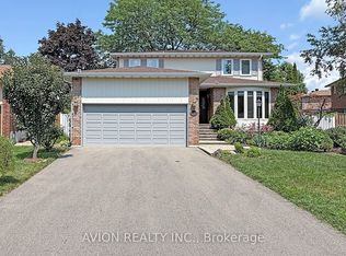 1413 Harmsworth Sq, Oakville, ON L6H3E7