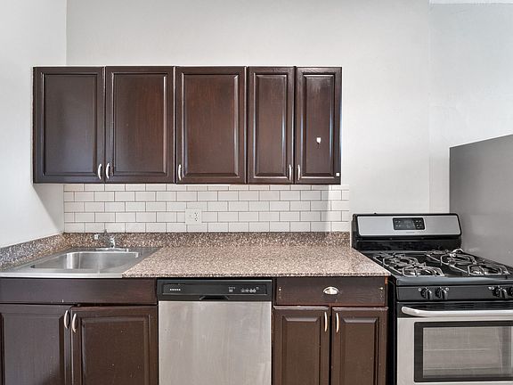 3rd image of 3517 Cherokee St Floor 1