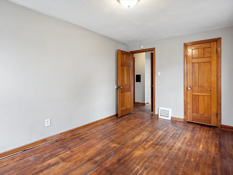 9504 S Highland Ave — Photo 19