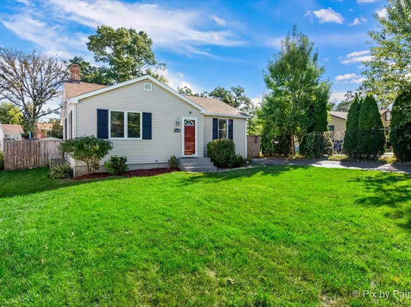 33181 N Valley View Dr, Grayslake, IL 60030