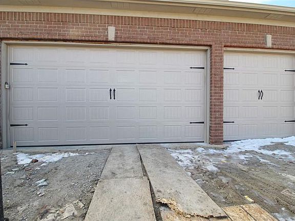 2nd image of 52426 Pearlwood Ct