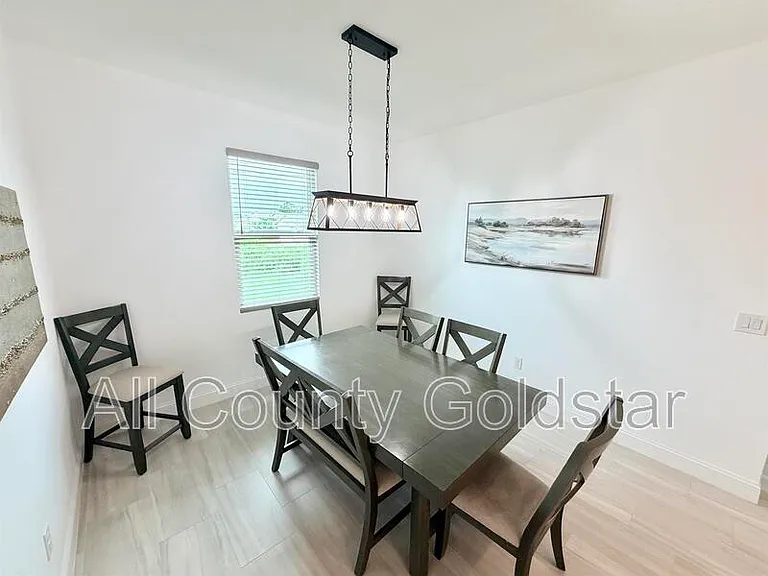 6049 Higgins Ln — Photo 3