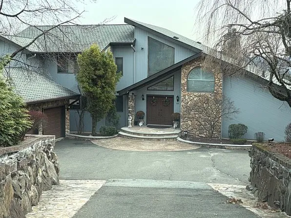 89 Columbus Ave, Totowa, NJ 07512