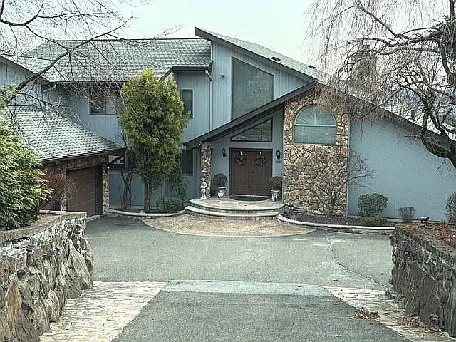 89 Columbus Ave photo 1
