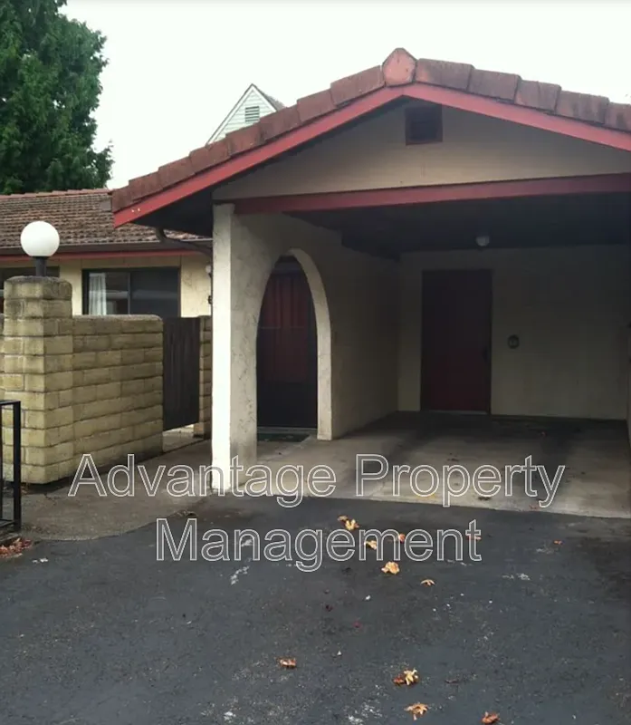 2 bed, 1.0 bath, 950 sqft, $1,900 — Photo 2