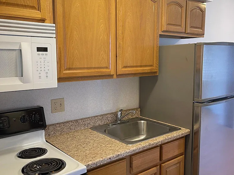505 S Van Buren St #6 — Photo 3