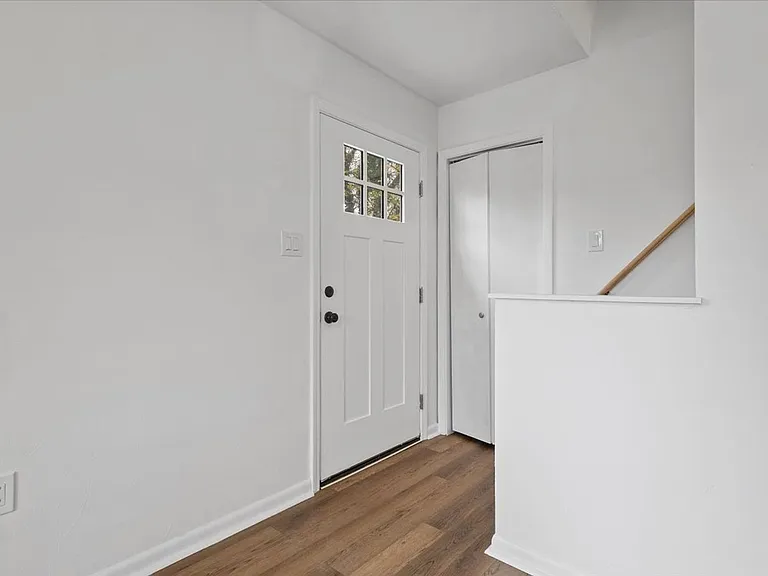 1303 Cloverdale St — Photo 11