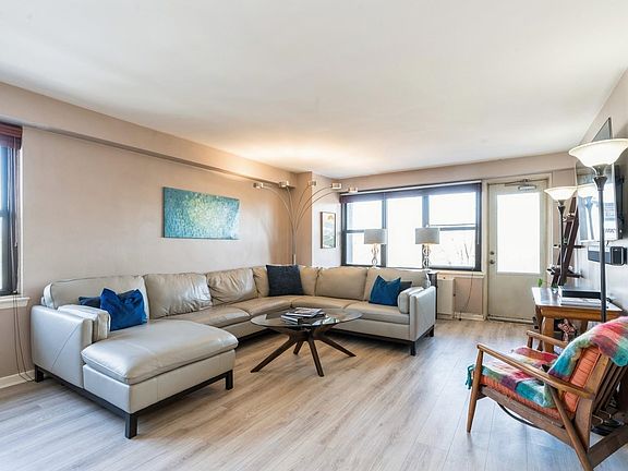 3rd image of 285 Aycrigg Ave APT 6E