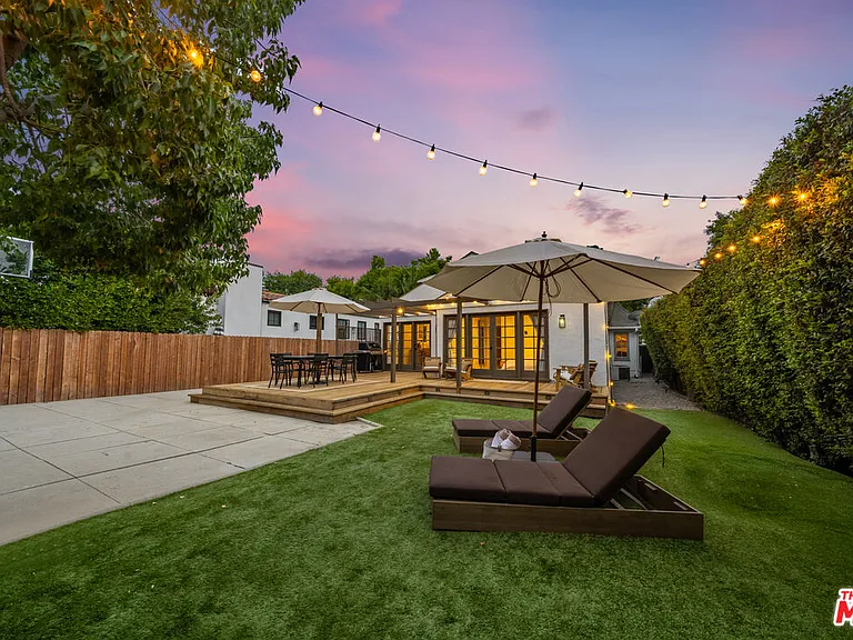 6537 Moore Dr — Photo 43