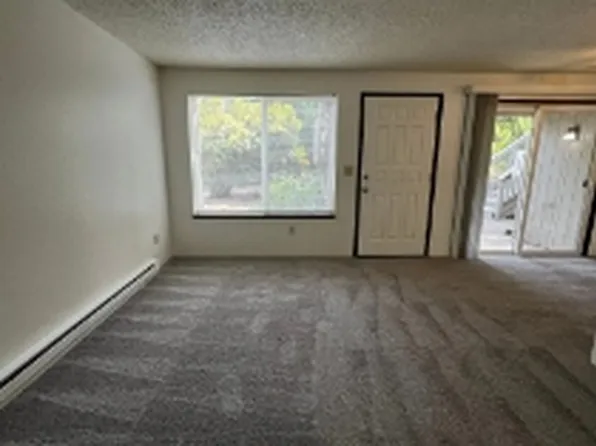 19109 SE Yamhill St APT B, Portland, OR 97233