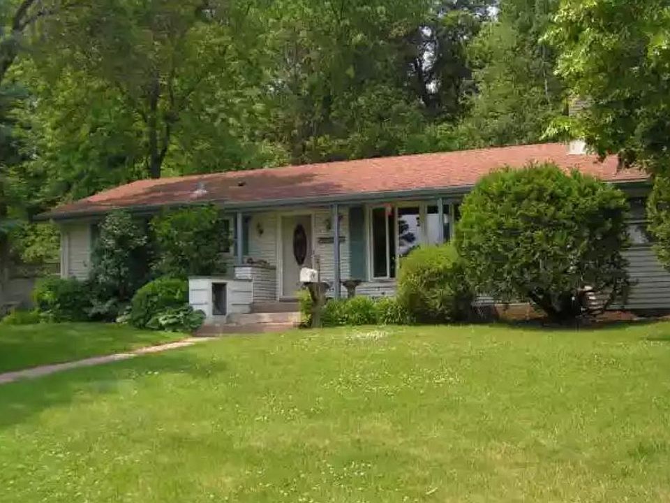 1st image of 608 Lake Dr
