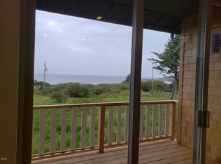 360 Village Ln, Yachats, OR
