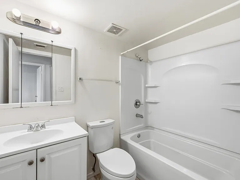 6705 W Devonshire Ave — Photo 2