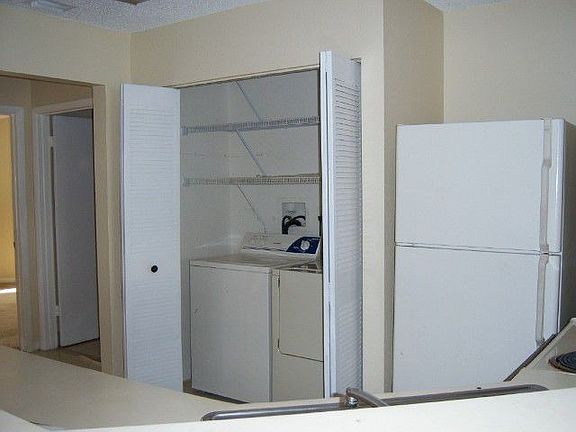 Kitchen with Washer/Dryer