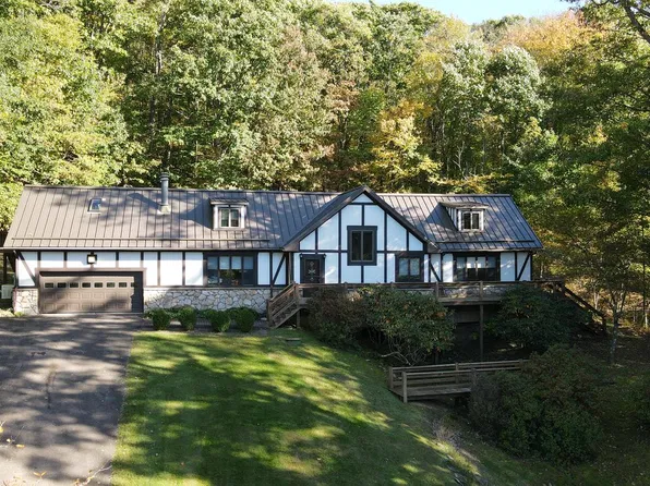 2296 Lake Shore Dr, Oakland, MD 21550