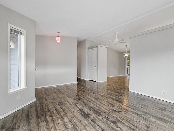 5th image of 213 S Blueberry Pl