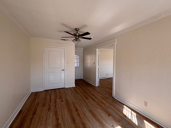 3rd image of 717 Sun Valley Dr