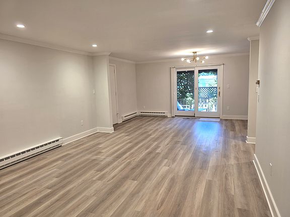 3rd image of 39 Tower Hill Rd APT 1A