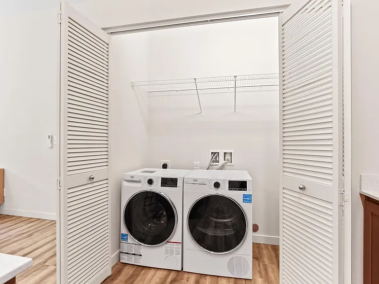 Jen's Pointe Apartment — Photo 15