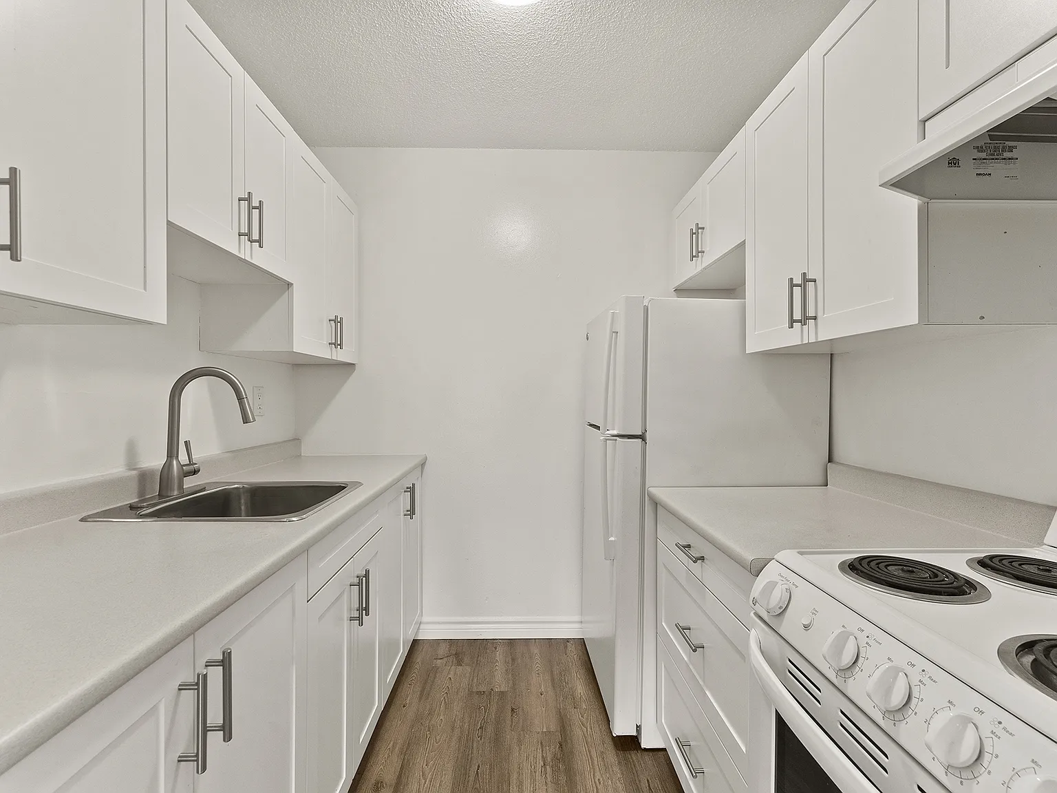 Rivershore Tower Apartments — Photo 4