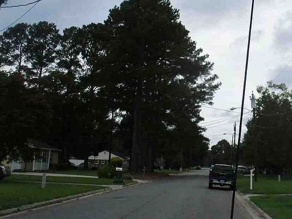 Exterior Neighborhood (street photo)