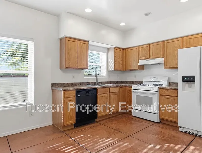 324 W 23rd St #1