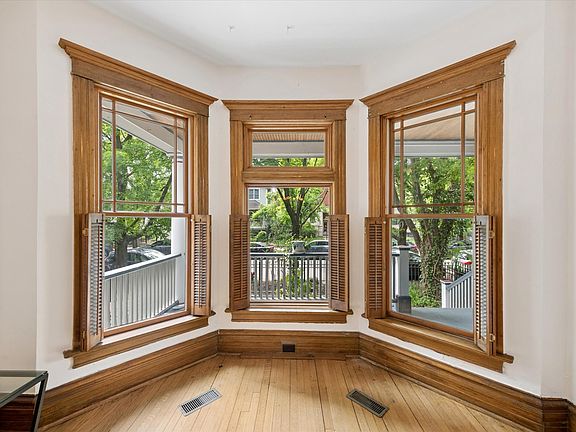 4th image of 1454 W Cuyler Ave