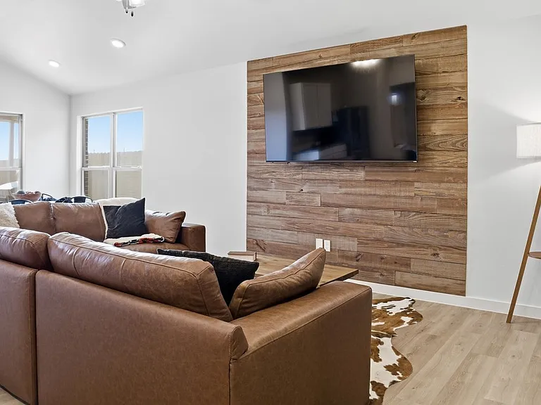 6237 Poppy Dr — Photo 2