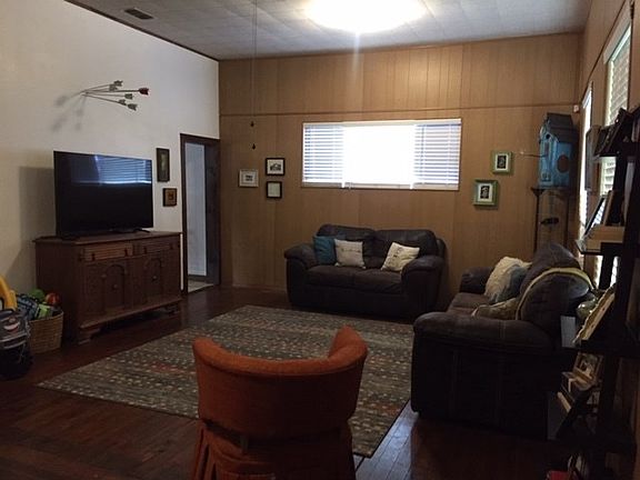 2nd image of 323 E Huisache Ave