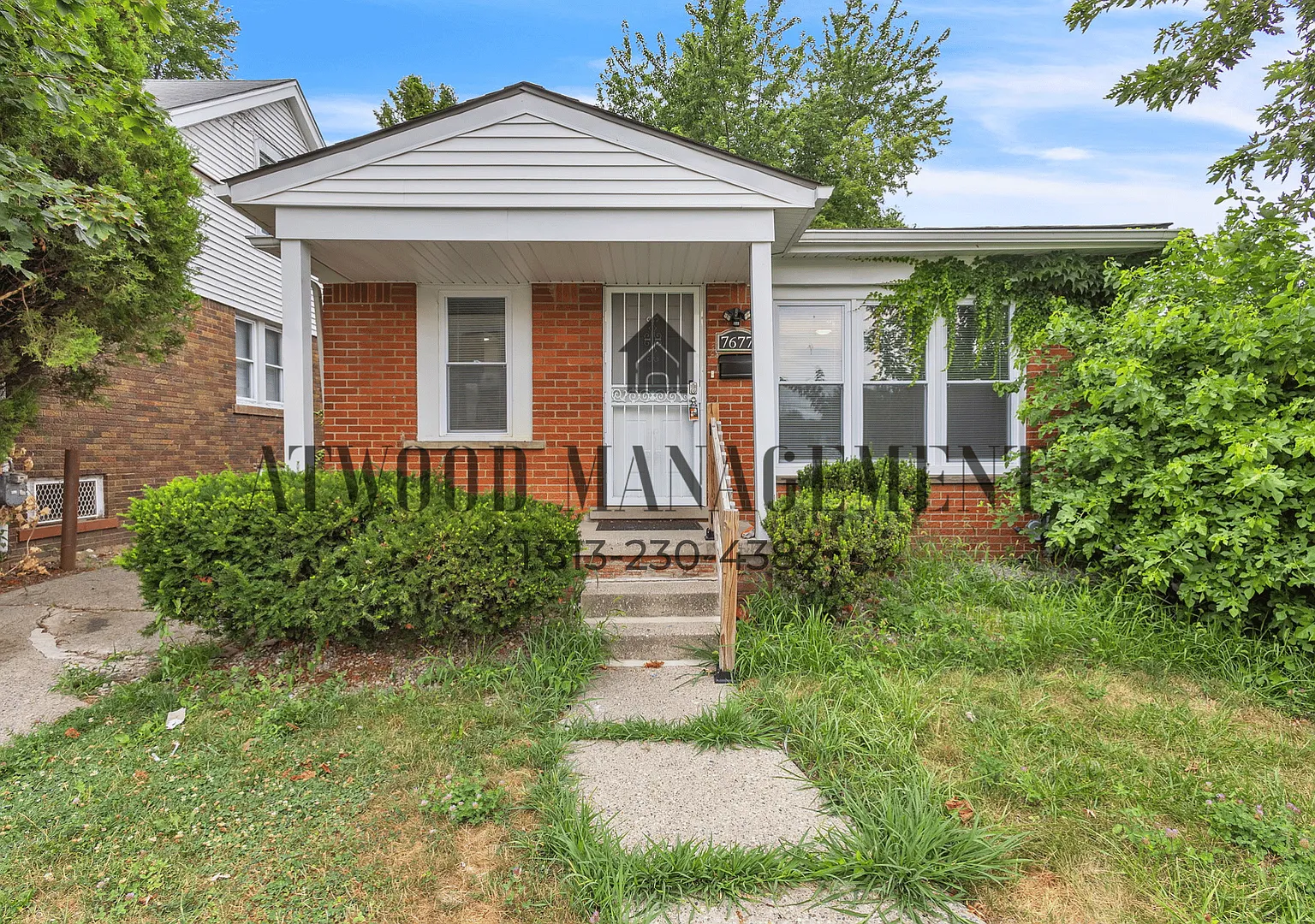 This beautifully updated 3-bedroom, 2-bath single-family home is ready for move-in! — Photo 1
