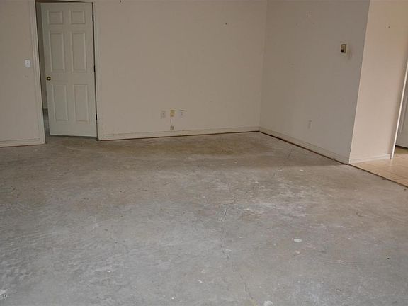 03) Living Room