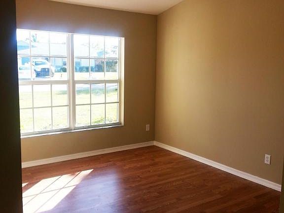 3rd image of 761 SE Hollahan Ave