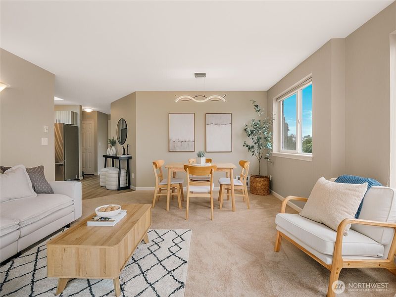 3rd image of 5624 Roosevelt Way NE #302