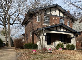 7045 Forsyth Blvd, Saint Louis, MO 63105