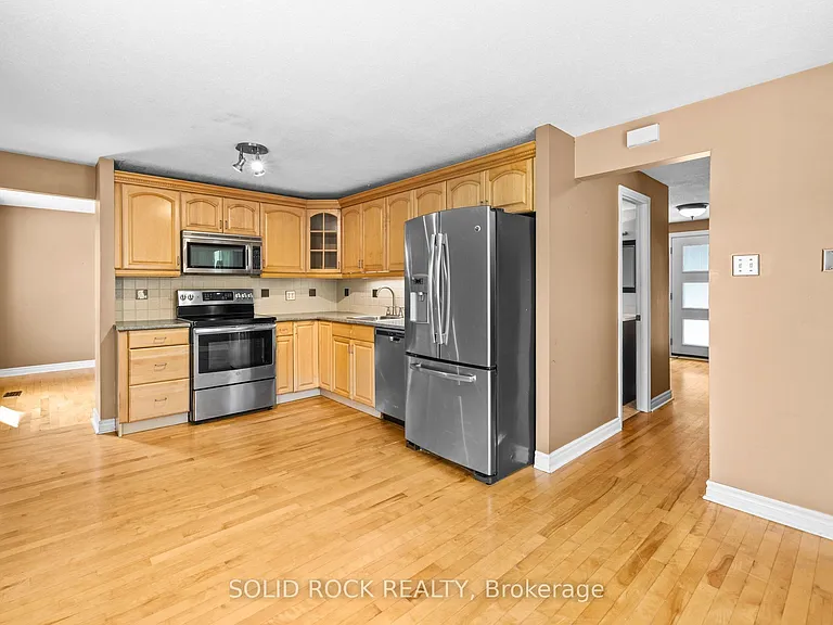 1631 Charbonneau St — Photo 15