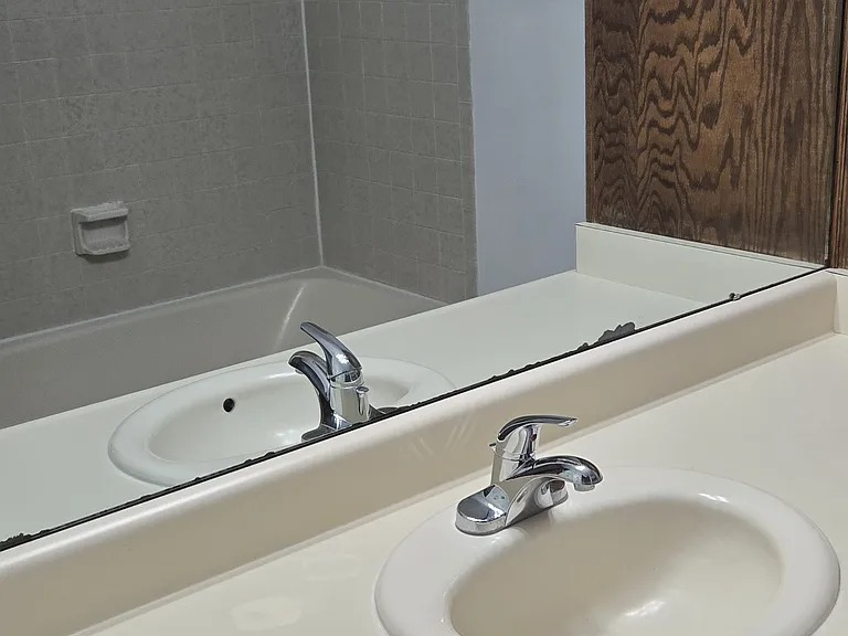 Full bath upstairs