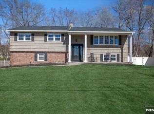 83 Thackeray Rd, Oakland, NJ 07436