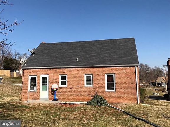 4th image of 821 E Stonewall Dr