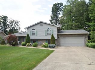 7065 Berry Blossom Dr, Canfield, OH