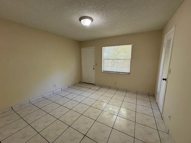 4371 Riverside Dr #D — Photo 11