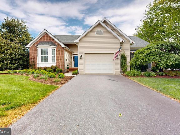 3rd image of 28504 Clubhouse Dr