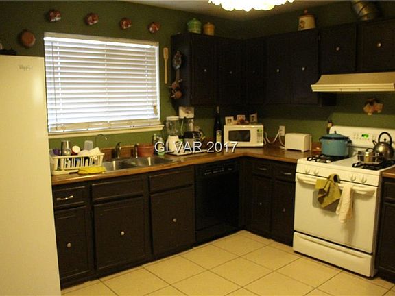 3rd image of 6860 Soldela Dr