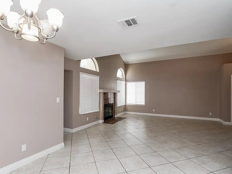 60 Fantasia Ln — Photo 5