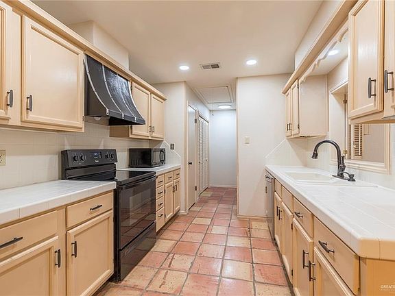 3rd image of 1119 Cardinal Ave
