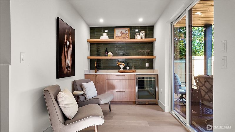 5th image of 3209 NE 94th Street