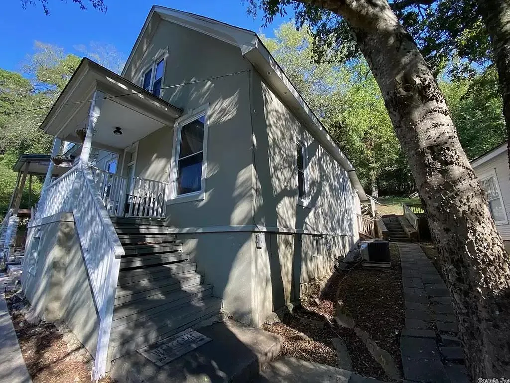 2 bed, $1,300 — Photo 2
