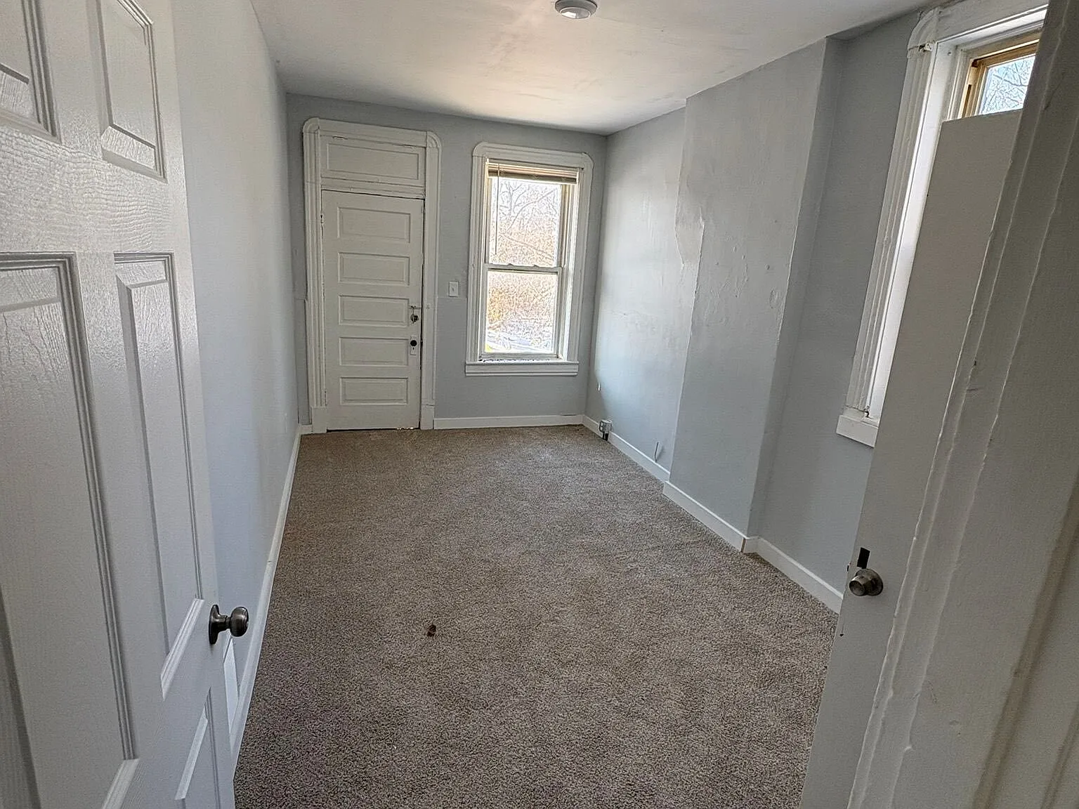 5846 Page Blvd - B — Photo 2
